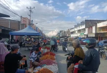 Pasar Manonda Ramai Pengunjung jelang Berbuka Puasa