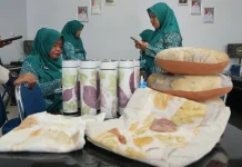 CSR IMIP Kembangkan Ecoprint, Dorong Kemandirian Ekonomi Perempuan Desa