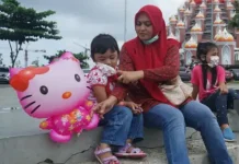 Wisata Lebaran Ramai, Ini Tips Aman Bawa Anak