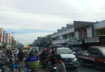 Pasar Manonda Mulai Padat, Aktivitas Pedagang Belum Maksimal