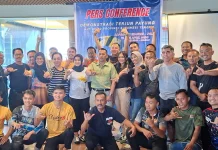 Demonstrasi Atlet Terjun Payung Ikut Meriahkan HUT Sulteng