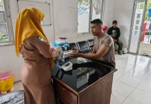 Wujud Kepedulian, Brimob Donor Darah untuk Kebutuhan Medis di Morowali