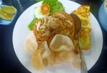 Aroma Nasi Goreng di Wajan Panas Jadi Daya Tarik Warga Kota Palu