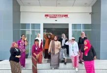 Semarak Hari Kartini di RRI Palu: Angkasawati Berkebaya Warnai Suasana Kantor