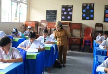 Sekda Poso Pastikan Ujian ASA-SP SMP Berjalan Tertib dan Lancar