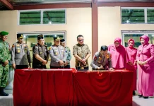 Perkuat Sinergi, Pemkot Morut Hibahkan Gedung Olahraga Badminton ke Polres
