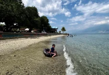 Pantai Vatumagompi Taipa Tawarkan Pesona Alam yang Menenangkan di Kota Palu