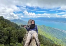 Batu Gantung Gawalise Jadi Spot Foto Favorit