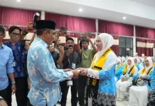 Anwar Hafid Berangkatkan 1.751 Jemaah Haji Sulteng, Pesan Tetap Sehat dan Khusyuk