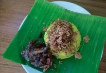 Nasi Kuning Tetap Jadi Sarapan Favorit Warga Palu