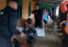 Polisi Bantu Evakuasi Masyarakat Terdampak Banjir Balaang Banggai