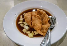 Pempek Kini Jadi Menu Favorit Nongkrong Anak Muda