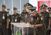 Lantik Dua Koordinator Baru, Kajati Sulteng Tekankan Profesionalisme