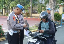 Tingkatkan Disiplin, Polresta Palu Periksa Kelengkapan Identitas Personel
