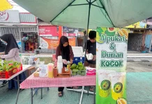 Segarnya Alpukat Durian Kocok di CFD Kota Palu