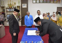 Rektor Untad Lantik Rifai Mardin PAW Wakil Dekan Fakultas Teknik