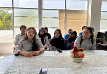 Pelajari Dunia Penyiaran, Mahasiswa Untad Kunjungi RRI Palu