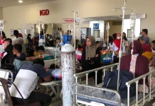 Pasien RSUD Anutapura Palu Dievakuasi ke Teras IGD Pasca Gempa M 6,7