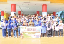 Wabup Poso Lepas Kontingen PENAS Petani Nelayan XVII