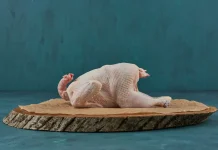 Sering Dianggap Bersih, Mencuci Ayam Mentah Justru Berisiko bagi Kesehatan