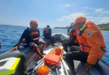 Jatuh dari Perahu, Warga Labuan Hilang di Pantai Salumbone