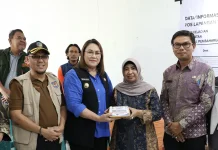 Disdikpora Donggala Beri Bantuan Rp55 Juta dan Sembako untuk Korban Gempa Sigi