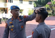 Tingkatkan Disiplin, Kasi Propam Polresta Palu Periksa Sikap Tampang Personel