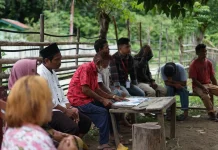 Amura Tumbuhkan Kemandirian Warga Uwentumbu lewat Potensi Lokal