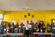 Siswa Kurang Mampu MIN 1 Kota Palu Terima Bantuan Pendidikan dari WIZ