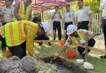 Wujud Kepedulian, Ditjenpas Sulteng Beri Bantuan Bedah Rumah Eks Warga Binaan