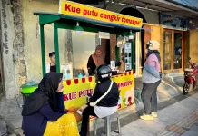 Kue Putu Cangkir Tomaupa Jadi Salah Satu Jajanan Favorit Warga Palu