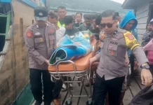 Polisi Evakuasi Mayat Pria di Pelabuhan Feri Luwuk
