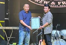 Musisi Sulteng Terima Sertifikat Hak Cipta Lindungi Karya Daerah