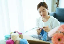 Merajut, Hobi yang Hasilkan Karya Kreatif