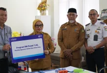 BRI Serahkan 10 Unit Halte Bus kepada Pemkot Palu Melalui Program CSR