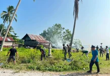 Karya Bhakti HUT Kodam 23 dan Kodim 1307/Poso Bersihkan Kawasan Pasar dan Pantai