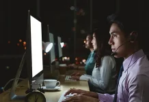Tips Tetap Bugar saat Bekerja Malam