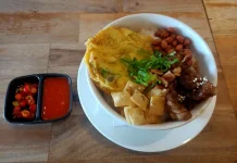 Bubur Ayam Jadi Pilihan Sarapan Warga Kota Palu