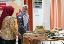 Diskarpus Palu Dorong Ekonomi Kreatif Melalui Pelatihan Membatik Ecoprint