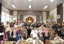 Rektor Untad Lepas Kontingen Peksiminas dan Karate ke Ajang Nasional