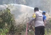 Polres Sigi Bersama Tim Gabungan Tangani Karhutla di Dolo Barat