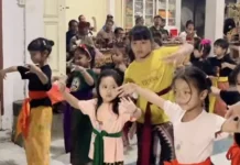 Anak-anak Sanggar Tari WHDI Palu Latihan Tari Rejang