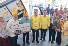 PT CPM Serahkan Bantuan 48 Kendaraan Pengangkut Sampah ke Pemkot Palu