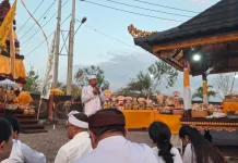 Umat Hindu Gelar Piodalan di Pura Prajapati Palu