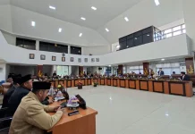 Rapat Paripurna, DPRD Palu Soroti Penahanan Bansos PKH hingga Gaji RT dan RW