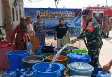 TNI-AD Salurkan Air Bersih Serentak di 18 Titik Wilayah Sulteng dan Sulbar