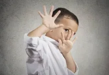 Mengenal Anak Pemalu dan Cara Membantunya Lebih Percaya Diri