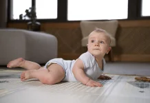 Tummy Time, Aktivitas Penting di Awal Kehidupan Bayi