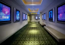 Etika Menunggu di Lobi Bioskop