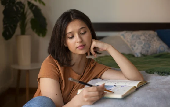 Journaling Bantu Ekspresikan Emosi Terpendam